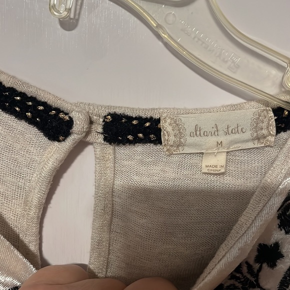 Altar’s State top - Picture 8 of 8